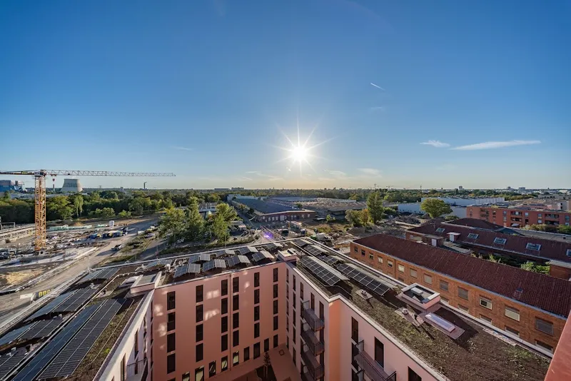 Helle Wohnung mit Weitblick, Fußbodenheizung und Balkon im Erstbezug / WG-geeignet — photo 1